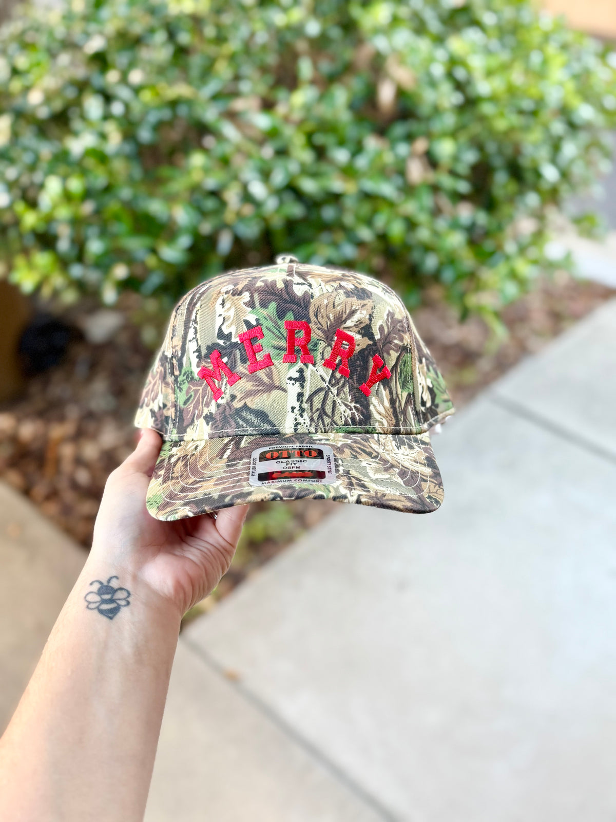 MERRY ( RED LETTER CAMO HAT ) |  Embroidered Hat